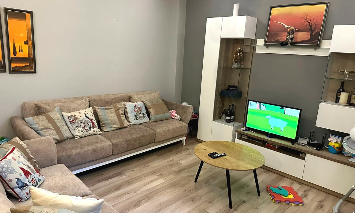 Shtepi me qera Apartament ne Tirane, 2+1, Mobilimi E mobiluar, Pagesa 550  Euro.