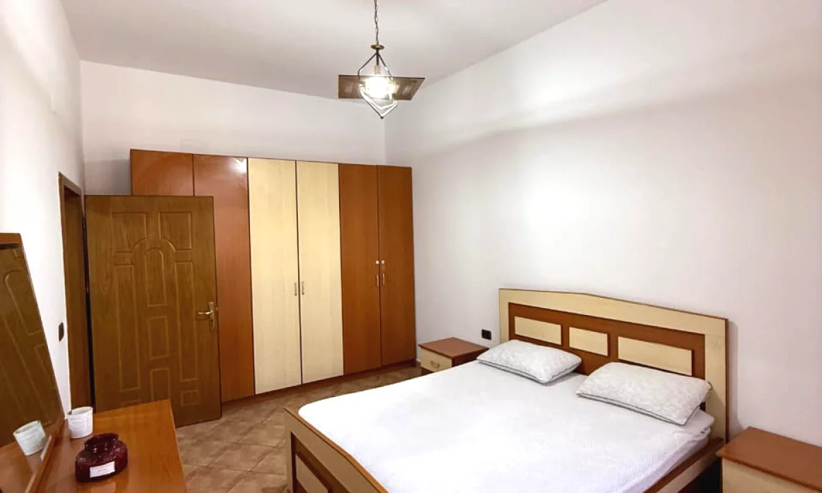 Shtepi me qera Apartament ne Tirane, 1+1, Mobilimi E mobiluar, Pagesa 45,000  Leke.