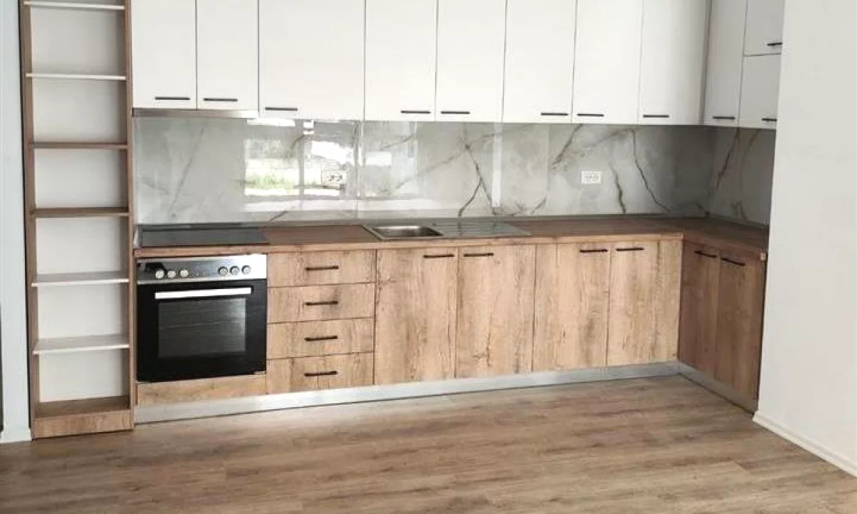 Afer Qendres, jepet me qera ambient 2+1+2 per Zyra .