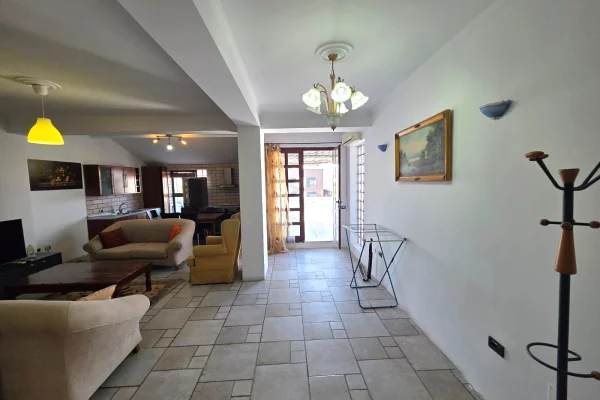 Shtepi me qera 2+1 ne Tirane - 50,000 Leke