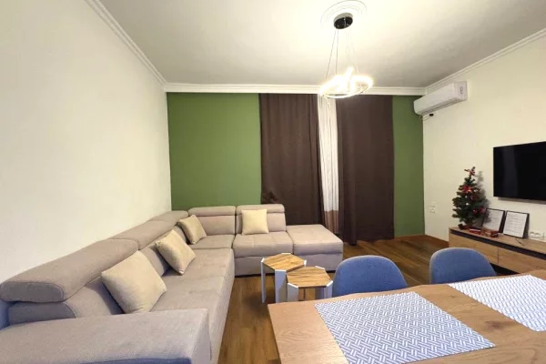 Ne Bllok, apartament modern 2+1 me qera !!