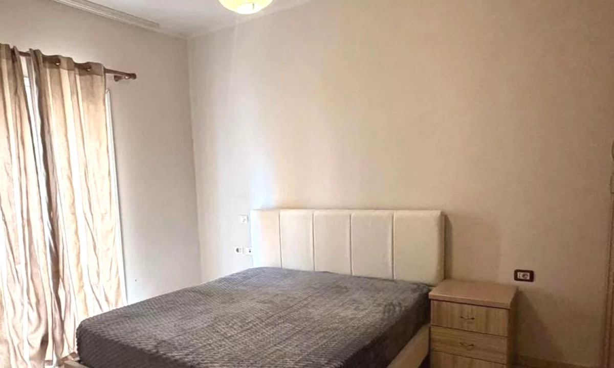 Shtepi me qera Apartament ne Tirane, 2+1, Mobilimi E mobiluar, Pagesa 550  Euro.