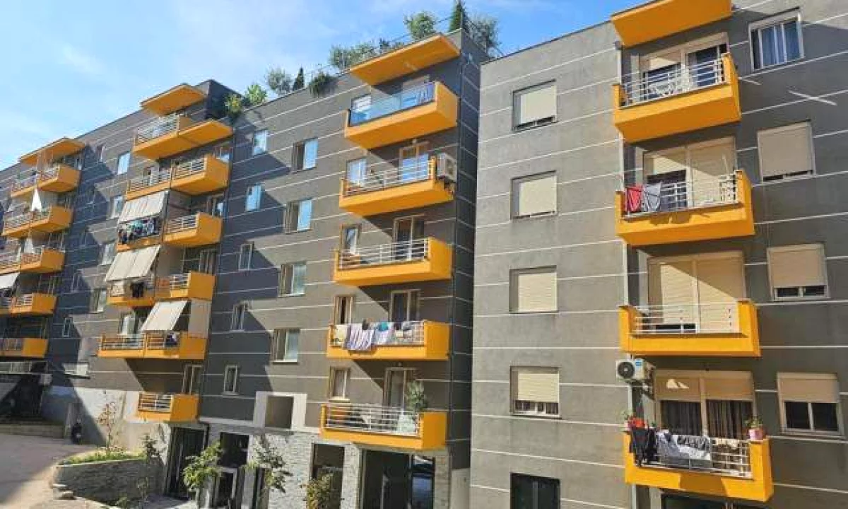 Shtepi ne shitje Apartament ne Tirane, 2+1, Mobilimi Bosh, pa mobiluar, Pagesa 120,000  Euro.