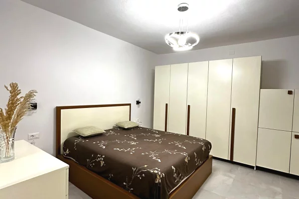 Bulevardi Zogu1/Stc i Trenit, jepet me qera Duplex 2+1.