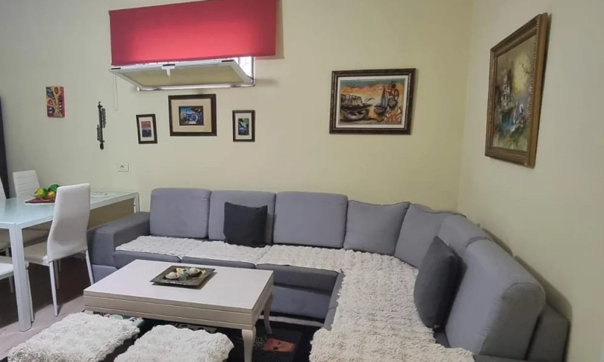 Shtepi me qera Apartament ne Tirane, 2+1, Mobilimi E mobiluar, Pagesa 50,000  Leke.