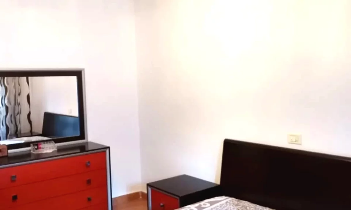 Shtepi me qera Apartament ne Tirane, 2+1, Mobilimi E mobiluar, Pagesa 55,000  Leke.