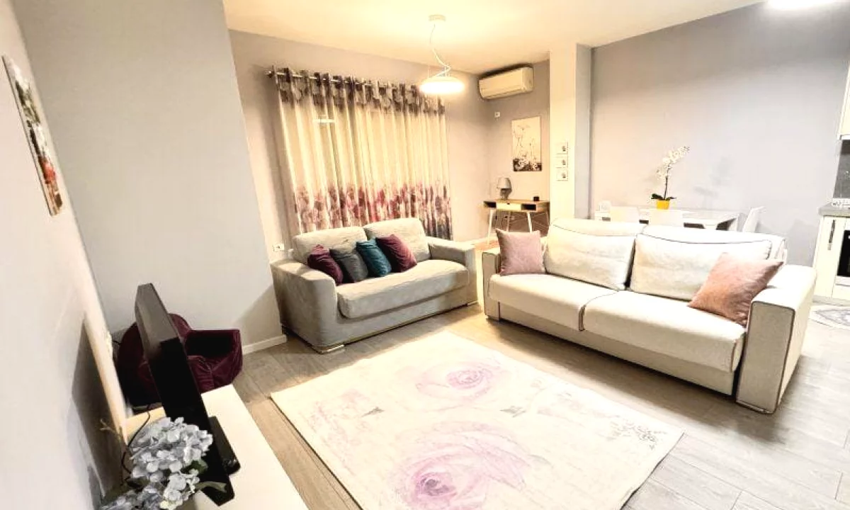 Appartamento in affitto a Tirana 1+1, Arredato