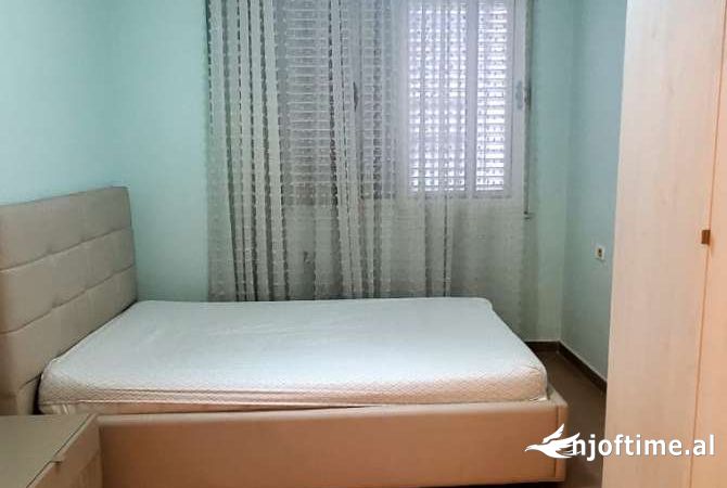 Shtepi me qera 2+1 ne Tirane - 400 Euro