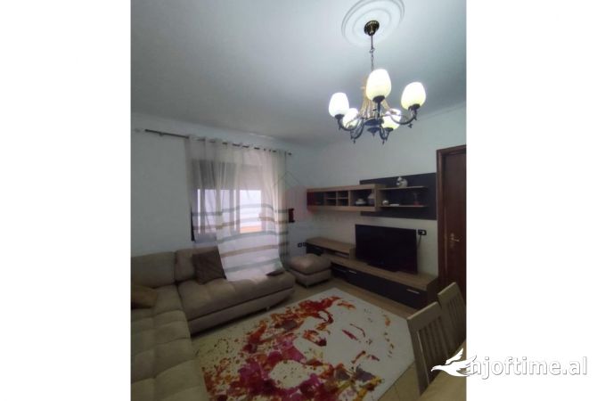 Shtepi me qera 2+1 ne Tirane - 450 Euro