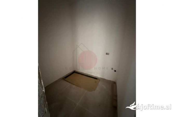 Shtepi ne shitje Apartament ne Tirane, 2+1, Mobilimi Bosh, pa mobiluar, Pagesa 125,000  Euro.
