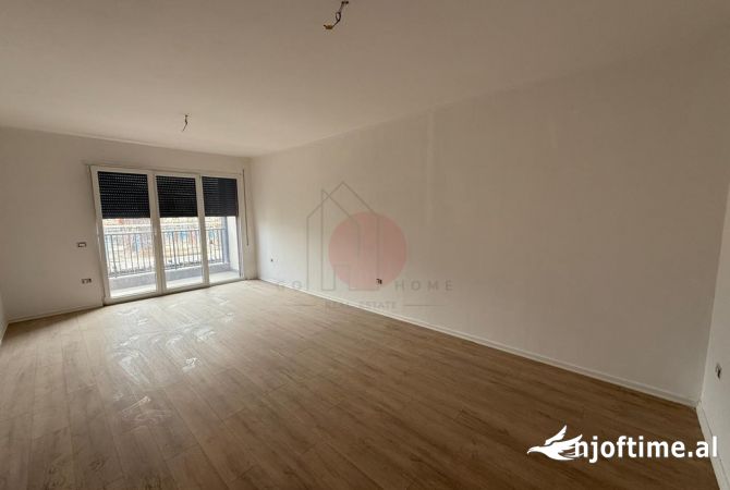 Shtepi ne shitje Apartament ne Tirane, 1+1, Mobilimi Bosh, pa mobiluar, Pagesa 202,000  Euro.