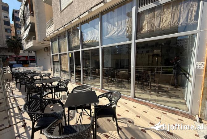 Ambiente Commerciale in Vendita 2+1 a Durazzo - 402,000 Euro