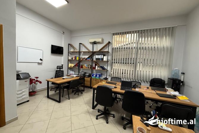 Ambient biznesi me qera 3+1 ne Tirane - 350 Euro