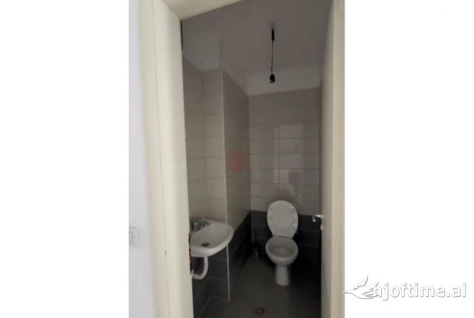 Ambient biznesi ne shitje 3+1 ne Tirane - 65,000 Euro