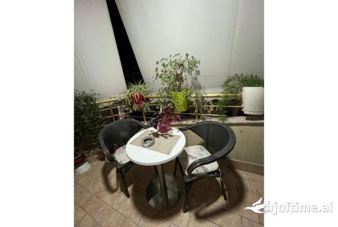 Shtepi me qera Apartament ne Tirane, 1+1, Mobilimi E mobiluar, Pagesa 450  Euro.