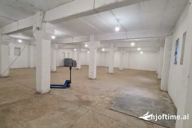 Ambient biznesi me qera 4+1 ne Tirane - 2,300 Euro