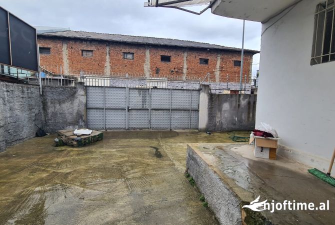 Magazine Me Qira ne Siri Kodra