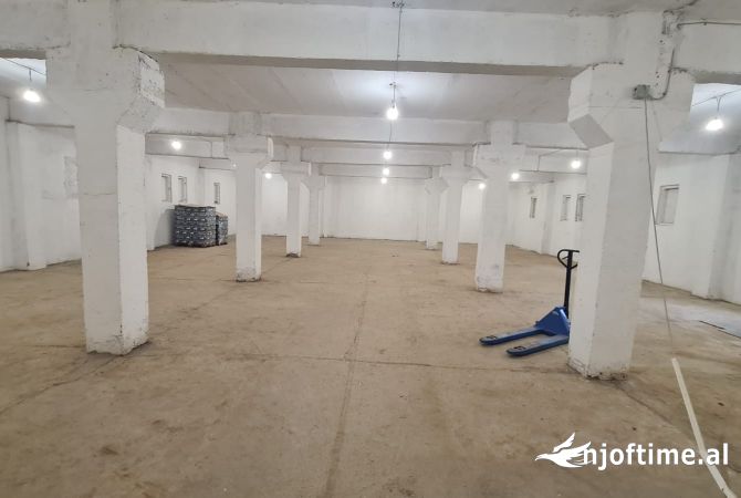 Ambient biznesi me qera 4+1 ne Tirane - 2,300 Euro