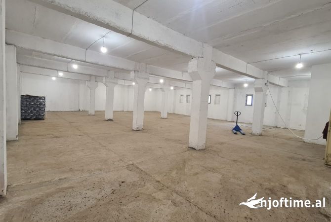 Ambient biznesi me qera 4+1 ne Tirane - 2,300 Euro