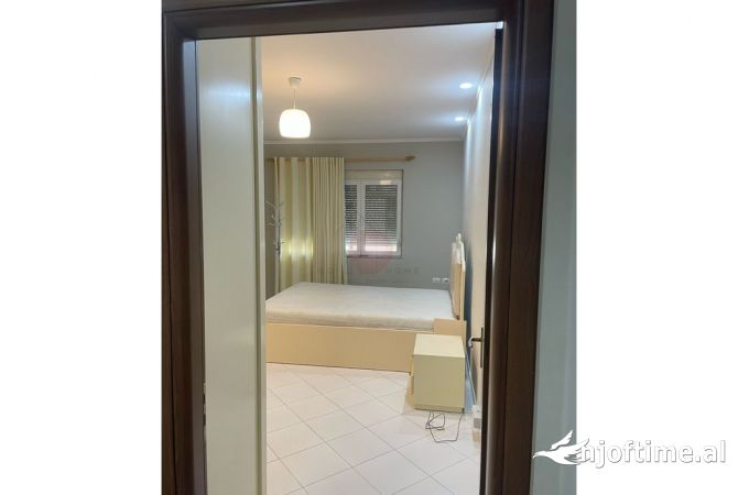 Shtepi me qera Apartament ne Tirane, 1+1, Mobilimi E mobiluar, Pagesa 400  Euro.