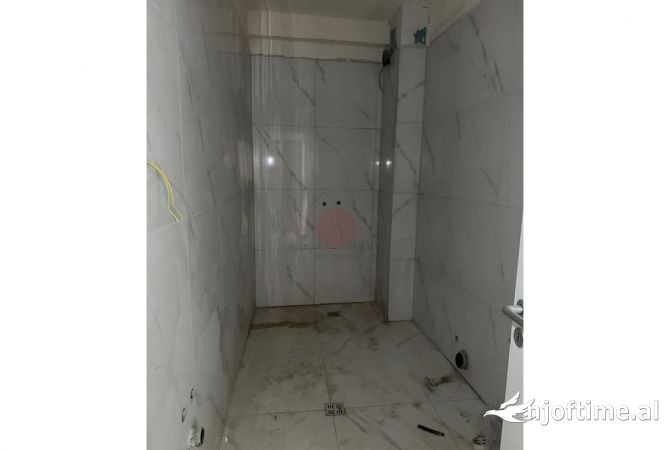 Shtepi ne shitje Apartament ne Tirane, 1+1, Mobilimi Bosh, pa mobiluar, Pagesa 57,000  Euro.