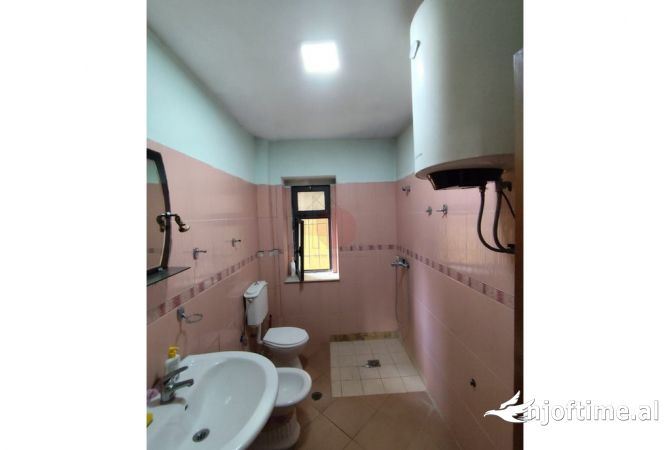 Shtepi me qera Apartament ne Tirane, 2+1, Mobilimi E mobiluar, Pagesa 430  Euro.