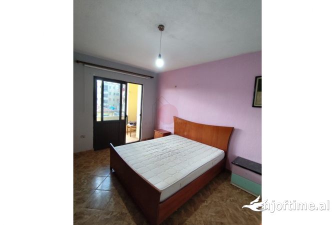 Shtepi me qera Apartament ne Tirane, 2+1, Mobilimi E mobiluar, Pagesa 430  Euro.