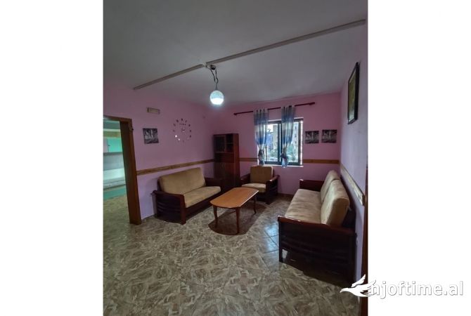 Shtepi me qera 2+1 ne Tirane - 430 Euro