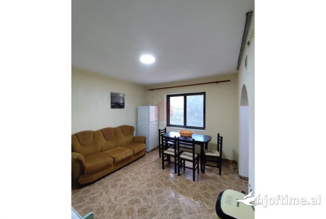 Shtepi me qera 2+1 ne Tirane - 430 Euro
