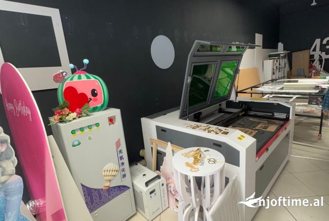 Ambiente Commerciale in Vendita 1+1 a Tirana - 127,000 Euro