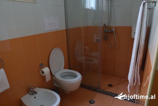 Shesim HOTEL 4 kate, Komuna e Parisit!