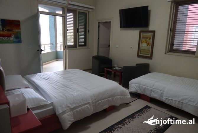 Shesim HOTEL 4 kate, Komuna e Parisit!