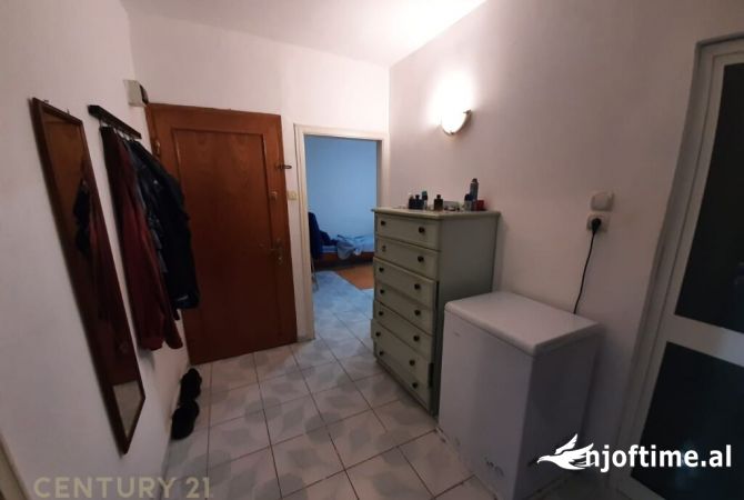 Shtepi ne shitje Apartament ne Tirane, 1+1, Mobilimi E mobiluar, Pagesa 900,000  Euro.