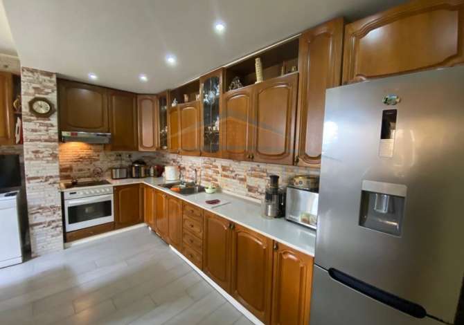 Shtepi ne shitje Apartament ne Durres, 3+1, Mobilimi E mobiluar, Pagesa 280,000  Euro.