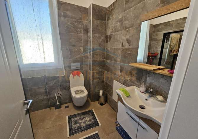 Shtepi ne shitje Apartament ne Durres, 3+1, Mobilimi Pjeserisht e mobiluar, Pagesa 400,000  Euro.