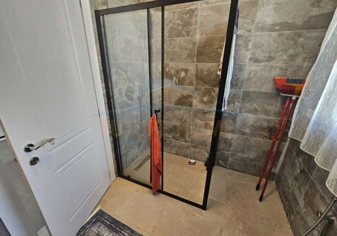 Shtepi ne shitje Apartament ne Durres, 3+1, Mobilimi Pjeserisht e mobiluar, Pagesa 400,000  Euro.