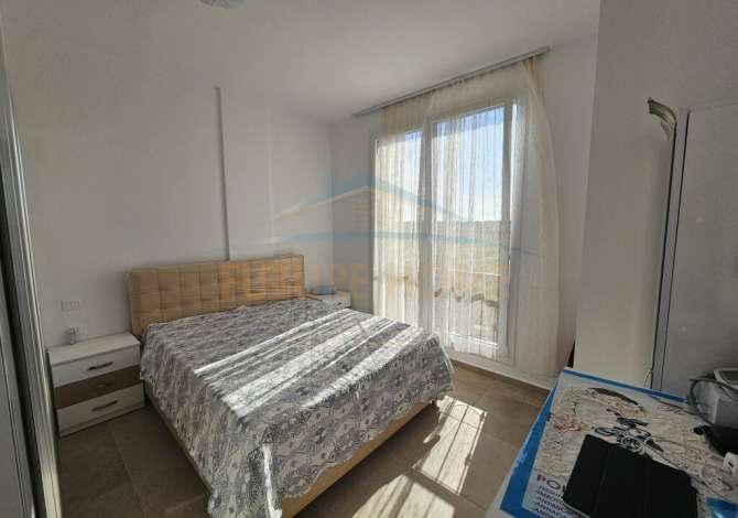 Shtepi ne shitje Apartament ne Durres, 3+1, Mobilimi Pjeserisht e mobiluar, Pagesa 400,000  Euro.