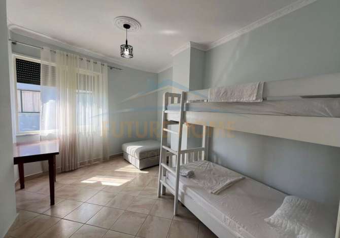 Shtepi ne shitje Apartament ne Durres, 3+1, Mobilimi E mobiluar, Pagesa 140,000  Euro.