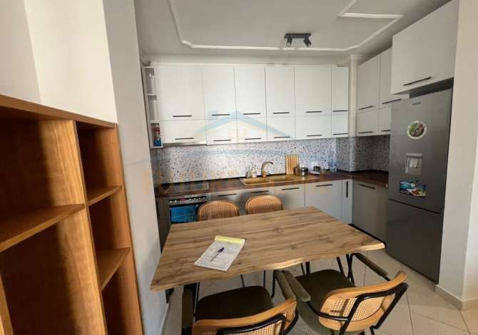 Shtepi ne shitje Apartament ne Durres, 2+1, Mobilimi E mobiluar, Pagesa 120,000  Euro.