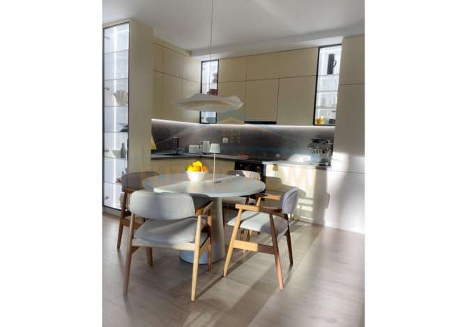 Shtepi ne shitje Apartament ne Durres, 3+1, Mobilimi E mobiluar, Pagesa 320,000  Euro.