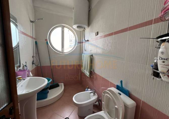 Shtepi ne shitje Apartament ne Durres, 2+1, Mobilimi E mobiluar, Pagesa 110,000  Euro.