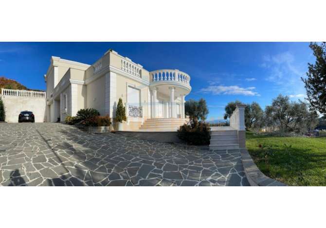 Shtepi ne shitje Vila Luksoze ne Durres, 4+1, Mobilimi E mobiluar, Pagesa 820,000  Euro.