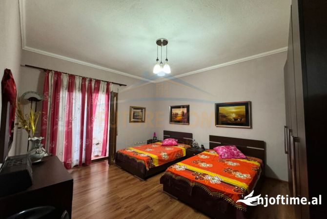 Shtepi ne shitje Vila Luksoze ne Durres, 6+1, Mobilimi E mobiluar, Pagesa 550,000  Euro.