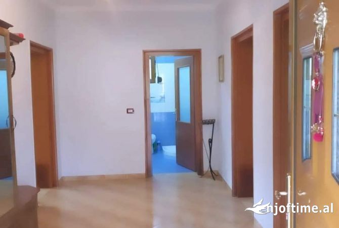 Shtepi ne shitje Shtepi Private ne Gjirokaster, 3+1, Mobilimi Pjeserisht e mobiluar, Pagesa 90,000  Euro.