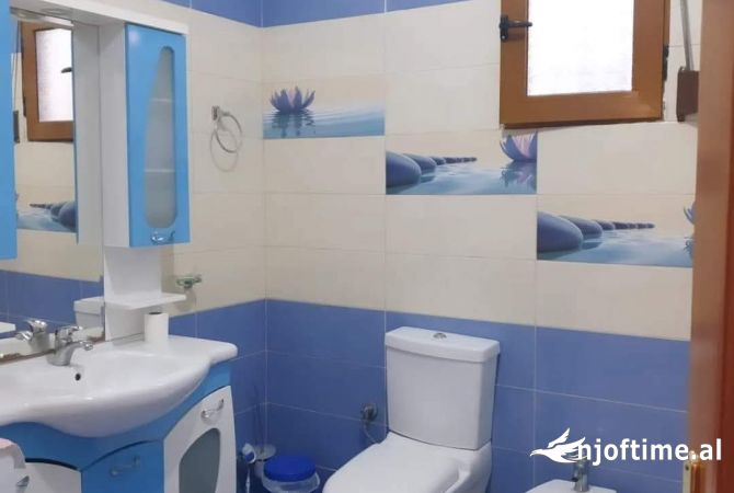 Shtepi ne shitje Shtepi Private ne Gjirokaster, 3+1, Mobilimi Pjeserisht e mobiluar, Pagesa 90,000  Euro.