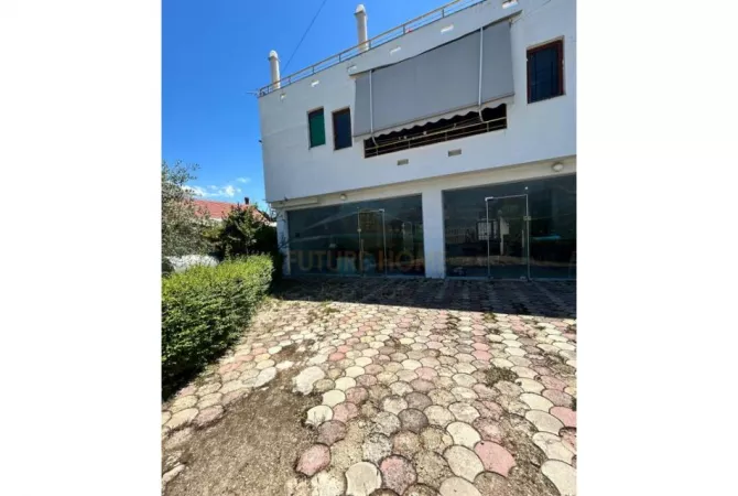 Ambiente Commerciale in Affitto 1+1 a Tirana - 1,150 Euro