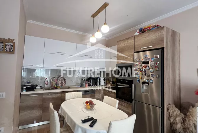 Shtepi ne shitje Apartament ne Tirane, 2+1, Mobilimi E mobiluar, Pagesa 105,000  Euro.