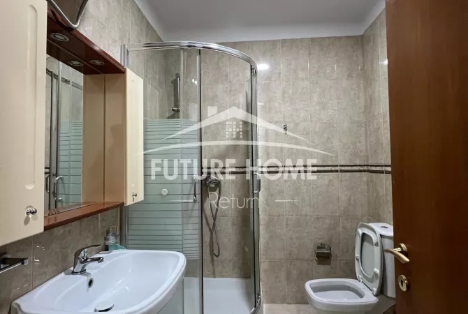 Shtepi ne shitje Apartament ne Tirane, 2+1, Mobilimi E mobiluar, Pagesa 168,000  Euro.