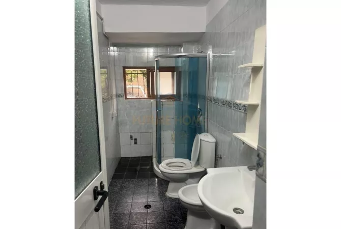 Shtepi me qera Apartament ne Tirane, 2+1, Mobilimi E mobiluar, Pagesa 450  Euro.