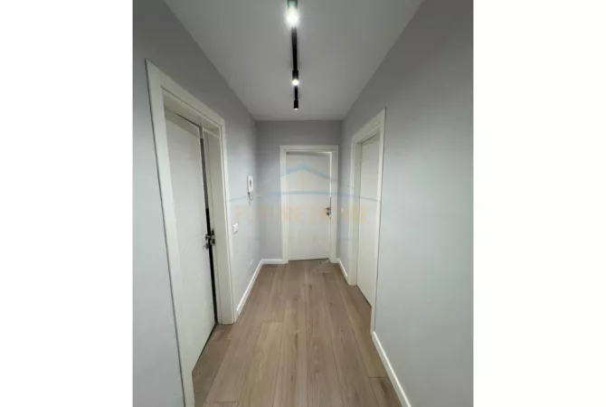 Shtepi ne shitje Apartament ne Tirane, 2+1, Mobilimi E mobiluar, Pagesa 135,000  Euro.